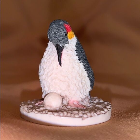 Peter Fagan hand painted Penguin with Egg - Picture 5 of 6